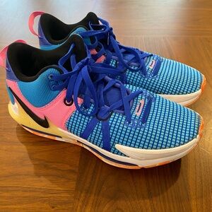Nike Lebron Witness VII Basketball Sneakers Size 11.5 In Hyper Royal/Pink Colors